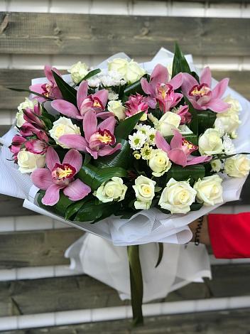 Букет цветов из: Розы и Хризантемы в Кумертау