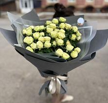 Букет Белые кустовые розы Солинеро в Кумертау