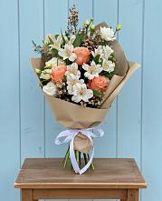 Букет цветов из:  Альстромерии, Лизиантусы, Розы и Хризантемы в Кумертау