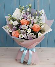 Букет цветов из:  Лизиантусы, Розы, Альстромерии и Гипсофила в Кумертау
