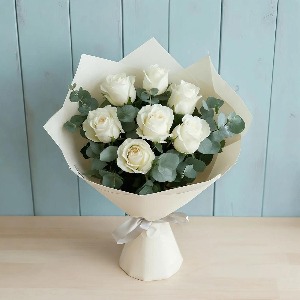 Букет Белые розы в Эвкалипте в Кумертау