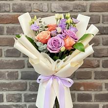 Букет цветов из:  Лизиантусы и Розы в Кумертау