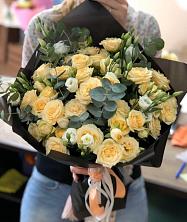 Букет птица счастья в Кумертау Букет цветов из: Розы и Лизиантусы в Кумертау