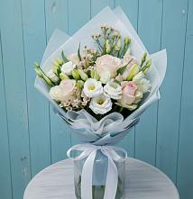 Букет цветов из:  Розы и Лизиантусы в Кумертау