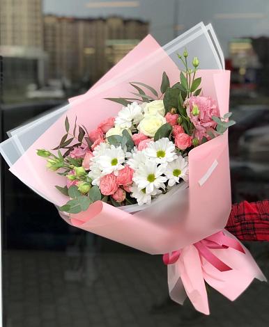 Букет цветов из: Розы, Лизиантусы и Хризантемы в Кумертау