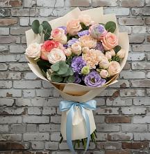 Букет цветов из:  Розы, Лизиантусы и Гвоздики в Кумертау