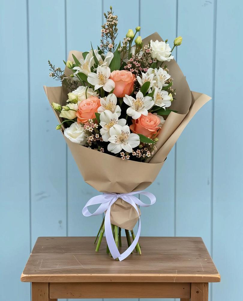 Букет цветов из: Альстромерии, Лизиантусы, Розы и Хризантемы в Кумертау